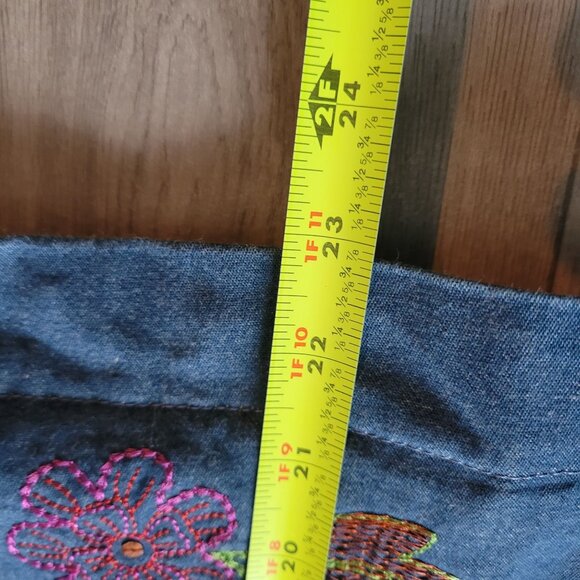 Vintage Alfred Dunner Denim Jacket With Floral Embroidery Design & Zip Closure 1 - Picture 4 of 5